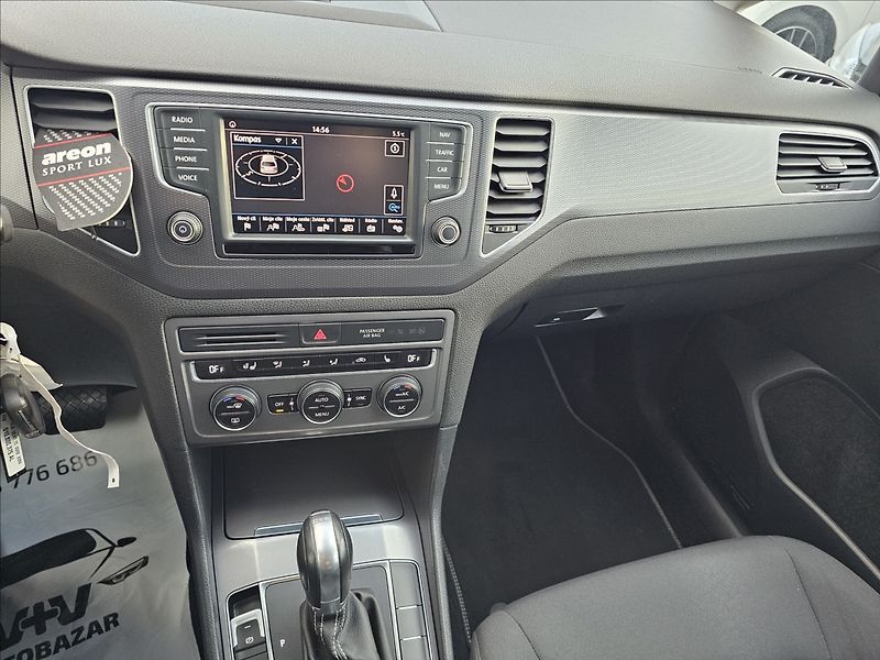 Volkswagen Golf Sportsvan 1,4TSi DSG LOUNGE NAVI STK - fotka 17 z 53