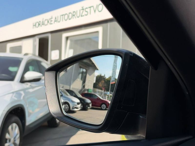 Škoda Karoq SportLine Exclusive 2,0 TDI 11 - fotka 33 z 35