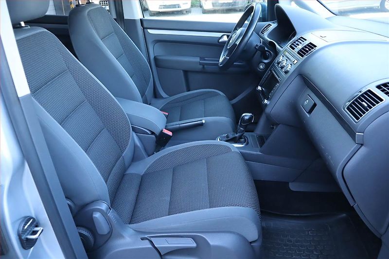 Volkswagen Touran (2013) 1.6 TDI, Automat, Serv.kniha - fotka 9 z 22