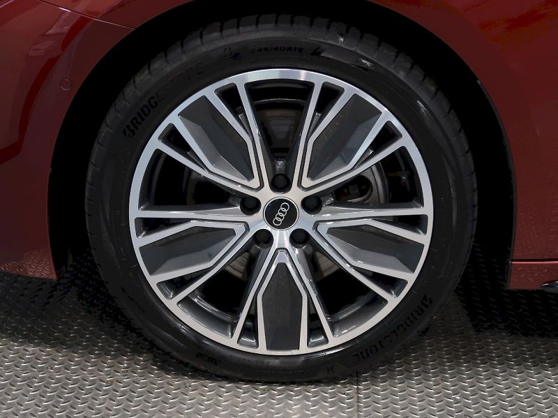Audi A5 (2025) AVANT S-LINE 2.0TDI 150KW TAŽN - fotka 12 z 38