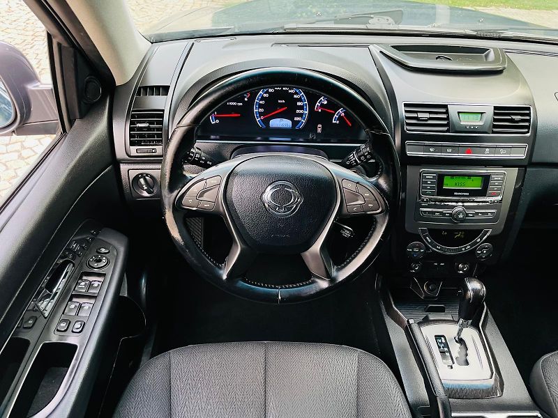 SsangYong Rexton 2.0TD 4x4 AUTOMAT TAŽNÉ VÝHŘEV - fotka 27 z 51