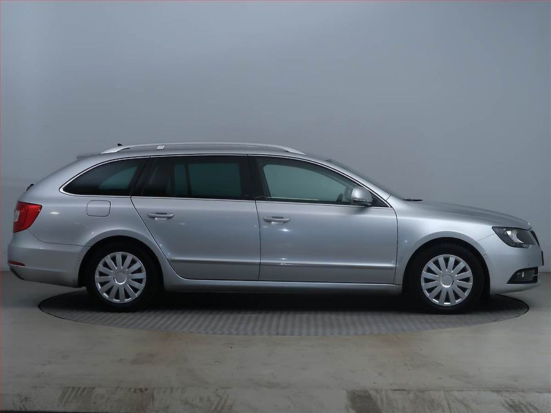 Škoda Superb (2014) Greenline 1.6 TDI, Navi - fotka 6 z 16