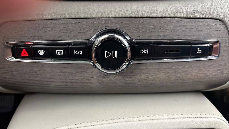 Volvo XC90 2.0 B5 AUT AWD Inscription - fotka 13 z 33