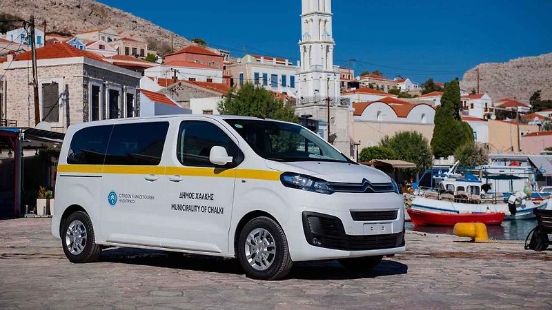 Elektromobily ve služně na ostrově Chalki