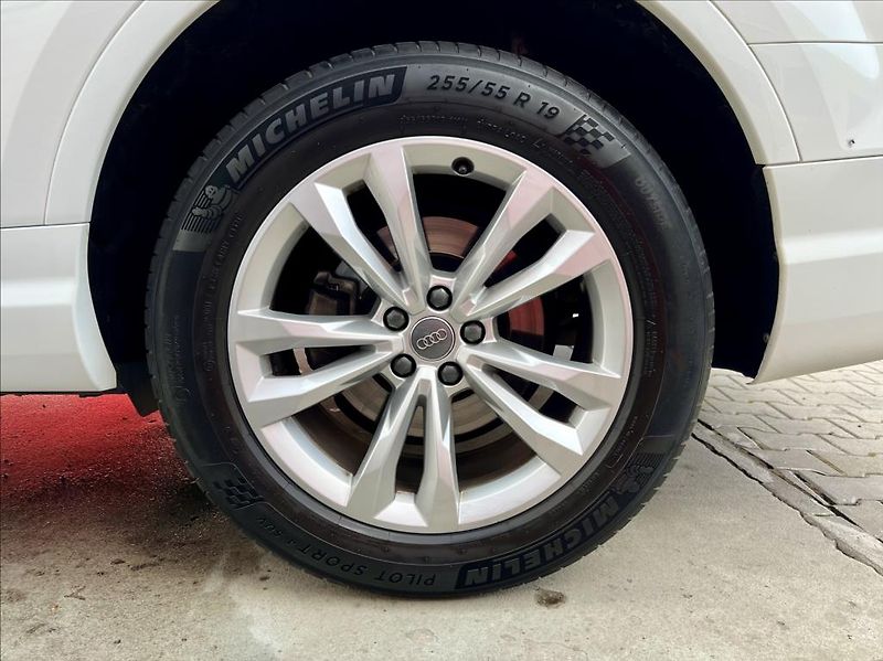 Audi Q7 3,0 TDi  MATRIX  VZDUCH  200kW - fotka 52 z 54
