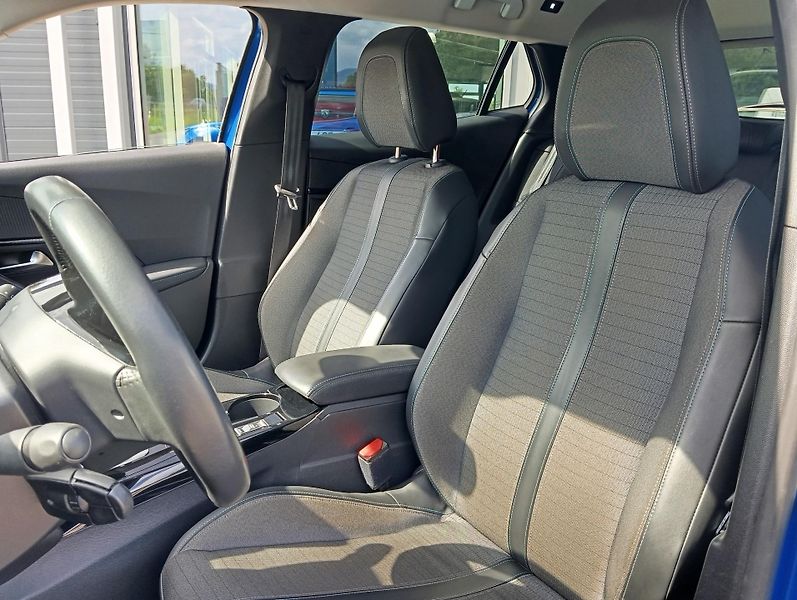 Peugeot 2008 (2021) e-AllurePack ELEKTRO 100 kW - fotka 18 z 21