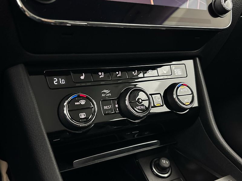 Škoda Superb Style DSG - fotka 19 z 30