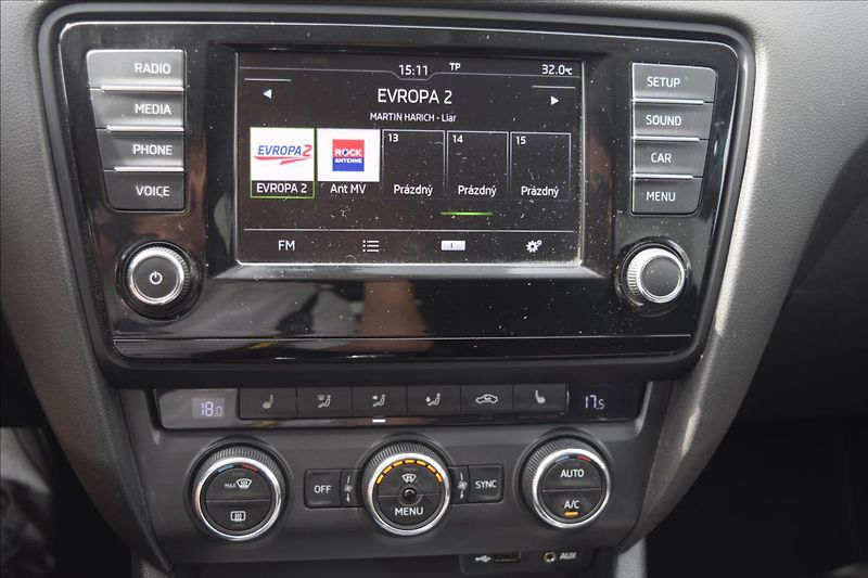 Škoda Octavia 1,4 TSI 110KW NÍZKÉ KM XENONY - fotka 44 z 51