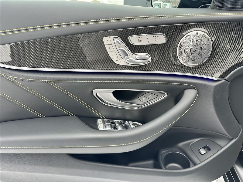 Mercedes-Benz Třídy E Mercedes-AMG E 63 S 4MATIC+ - fotka 12 z 14