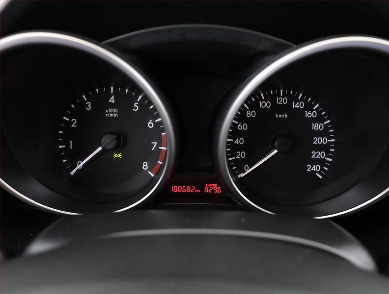 Mazda 5 (2012) 1.8, 7 míst, Tempomat - fotka 9 z 21