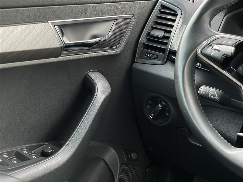 Škoda Karoq 2,0 TDI DSG Style NAVI+ACC - fotka 14 z 23