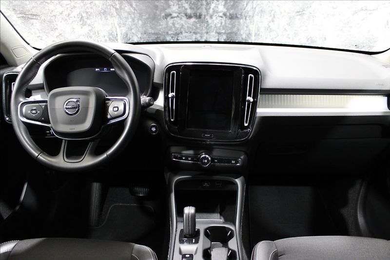 Volvo XC40 2,0 T5 182KW AWD zánovní - fotka 31 z 34