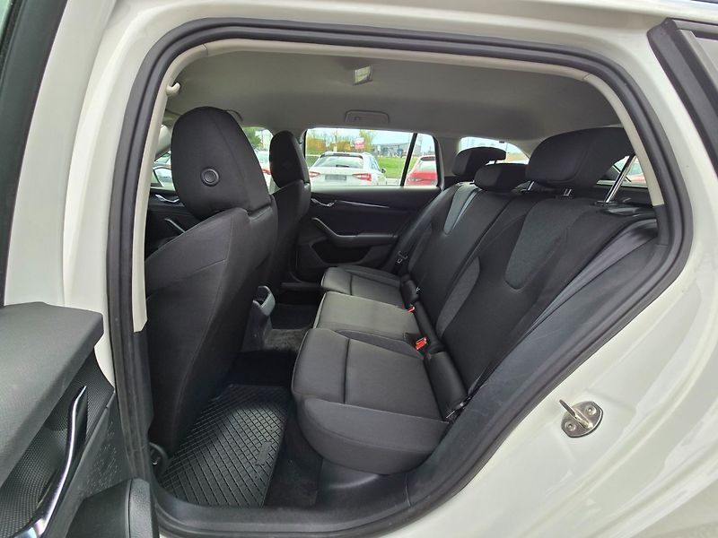 Škoda Octavia (2023) 1.5 TGi 96KW Amb - fotka 12 z 23