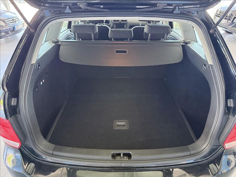 Volkswagen Golf 1,6   77kW,2.MAJITEL - fotka 21 z 22