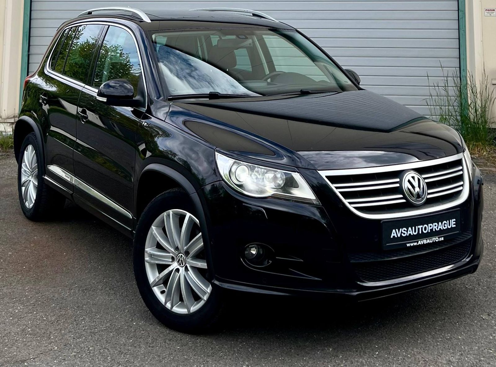 Volkswagen Tiguan DSG R-LINE VÝBAVA NIZKY NAJEZD