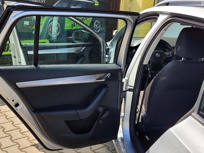 Škoda Octavia 1,2 TSi PO ROZVODECH, 1.maj - fotka 14 z 36