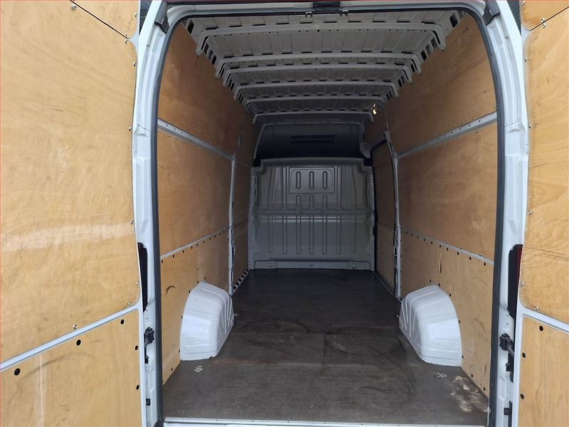 Peugeot Boxer (2023) 2.2 BlueHDi, Maxi, 16m3, 1.0t - fotka 13 z 17