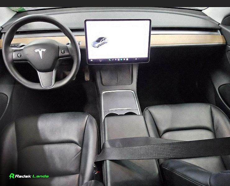 Tesla Model 3 (2021) AWD | Dual Motor, Tažné 1000kg - fotka 4 z 5