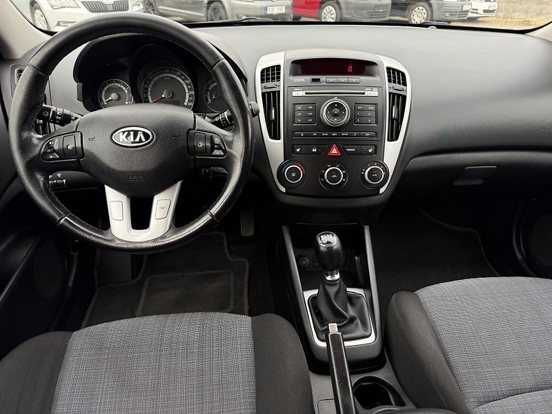 Kia Ceed 1.4CVVT 66kW ČR - fotka 10 z 17