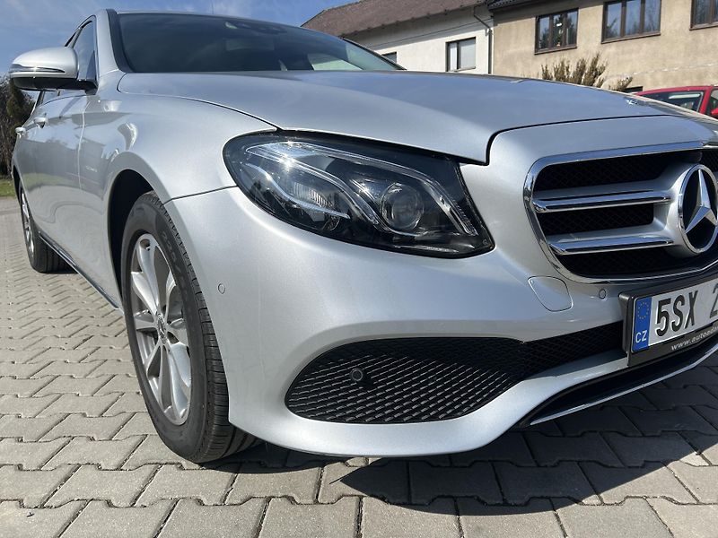 Mercedes-Benz Třídy E E 350d 190kW nové v ČR 58639km - fotka 24 z 61