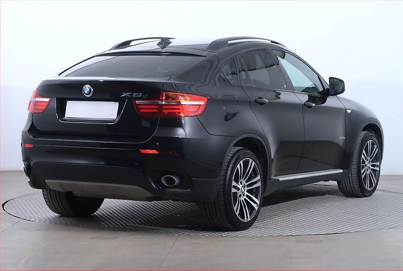 BMW X6 (2013) xDrive30d - fotka 5 z 27