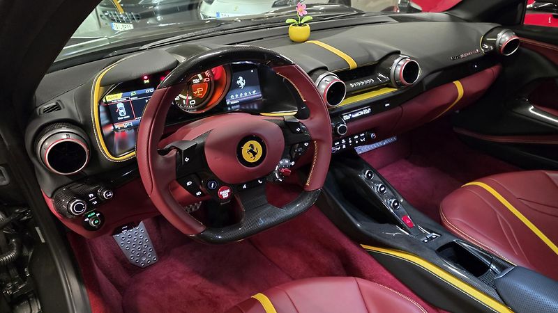 Ferrari 812 (2020) 2roky ZÁRUKA plný SERVIS - fotka 11 z 15