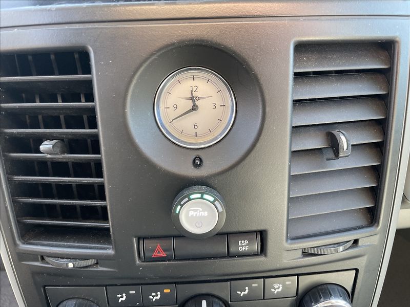 Chrysler Town & Country 3,8 i V6 RT LPG Automat 7míst - fotka 22 z 34