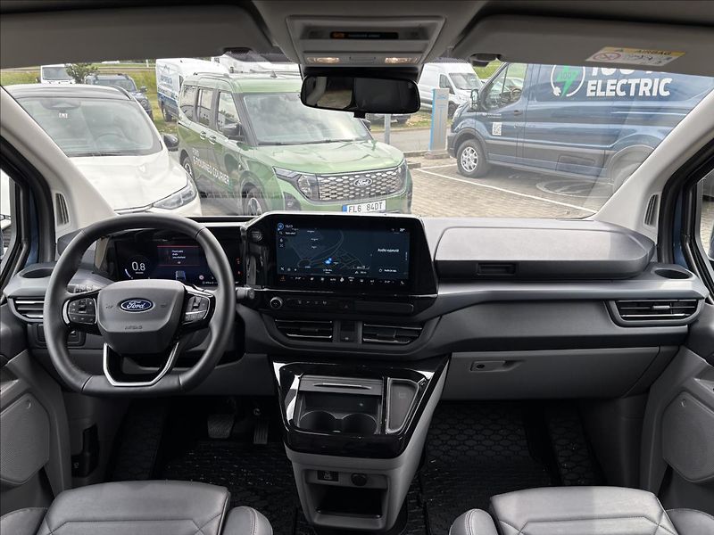 Ford Tourneo Custom 2,0 EcoBlue Titanium 125kW L1 - fotka 16 z 44