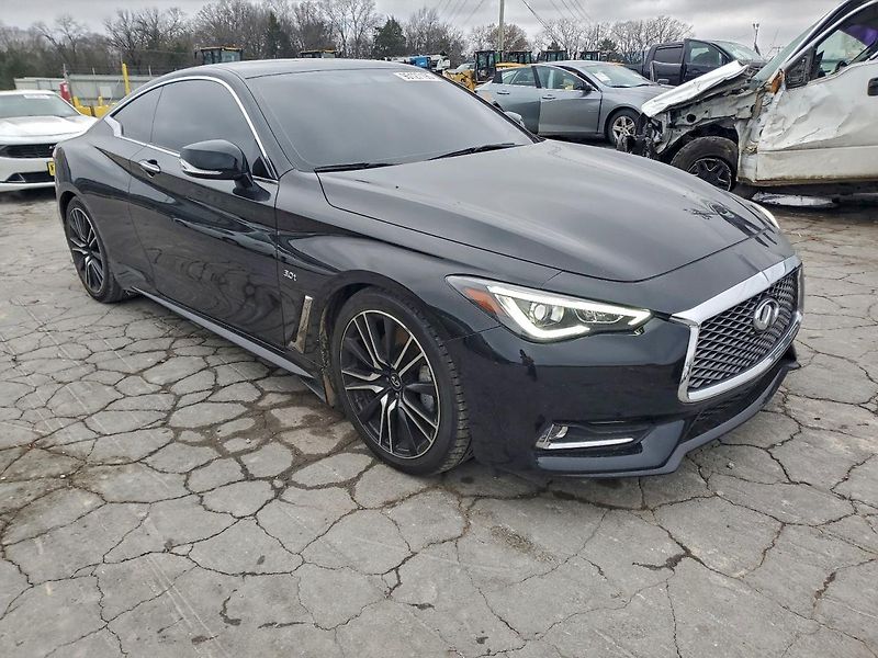 Infiniti Q60 (2017) 300 - fotka 2 z 11