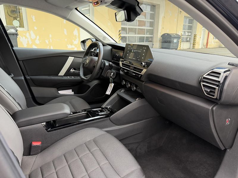Citroën C4 (2025) PLUS PureTech 130k EAT8 - fotka 29 z 37