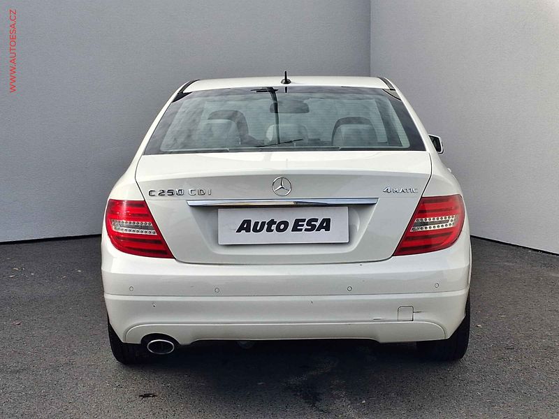 Mercedes-Benz Třídy C (2012) 2.2 CDi C 250 CDi 4Matic, 1 - fotka 5 z 17