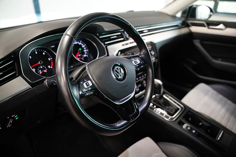 Volkswagen Passat - fotka 14 z 29