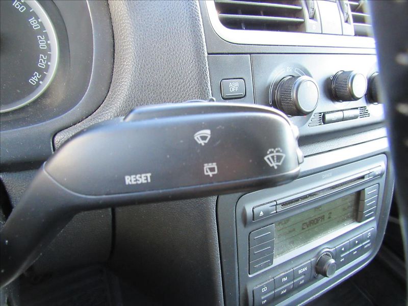 Škoda Fabia 1,2 HTP 51kW Combi - fotka 18 z 33