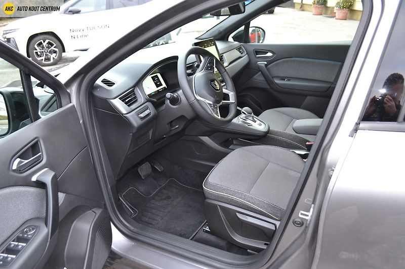 Renault Captur techno mild hybrid 160 EDC - fotka 15 z 49