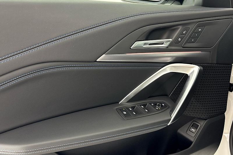 BMW iX1 eDrive20 - fotka 15 z 23