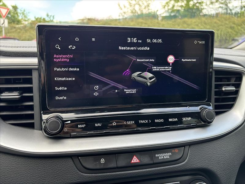 Kia Ceed 1,5 TGDi AT Spin 1.ČR ZÁRUKA - fotka 20 z 39