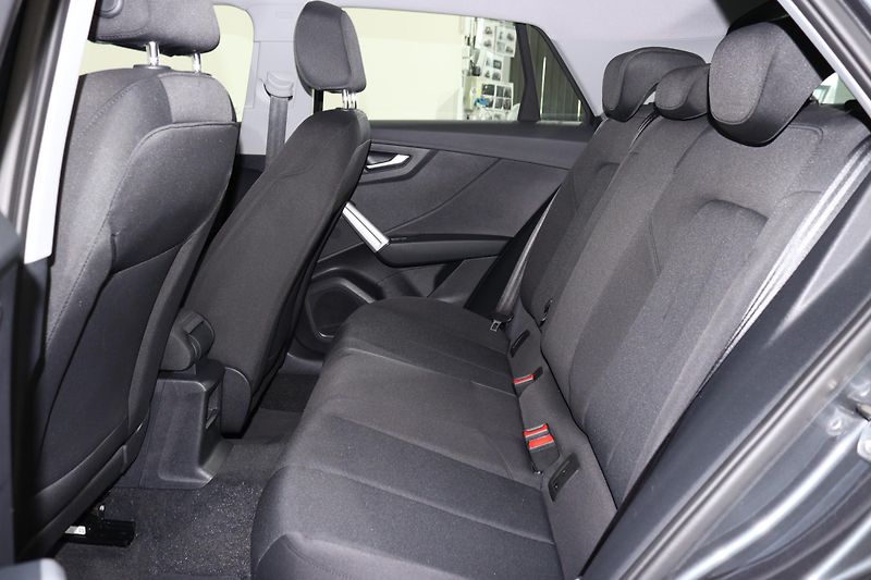 Audi Q2 Advanced 35 TFSI Stronic - fotka 18 z 26