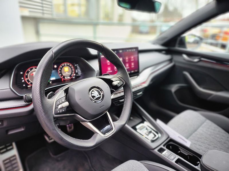 Škoda Octavia Sportline 2.0 TDI 110kw DSG - fotka 10 z 25