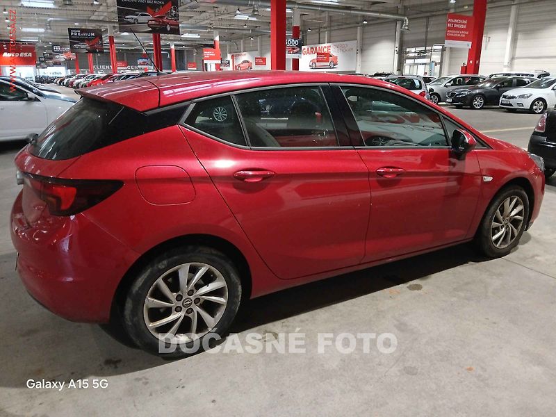 Opel Astra (2020) 1.2 PT +, LED - fotka 2 z 3