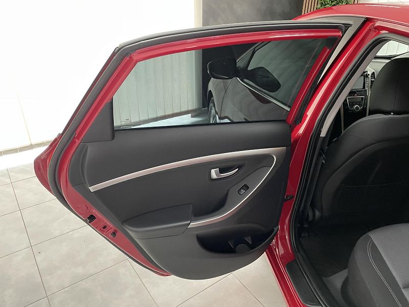 Hyundai i30 1.6 i 16V ČR SERVISKA DIGIAC  - fotka 16 z 26