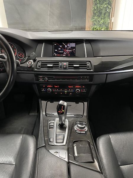 BMW Řada 5 2.0 D AT NAVI KŮŽE BI-XENON - fotka 24 z 28