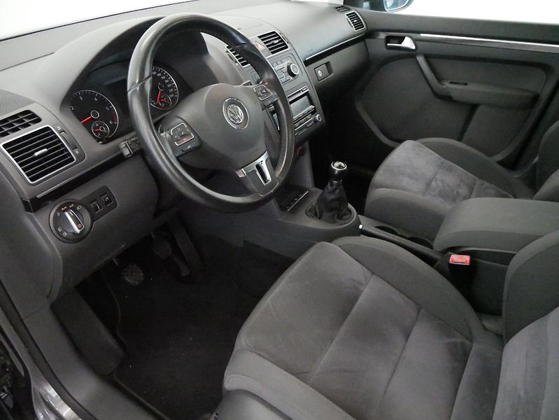 Volkswagen Touran - fotka 14 z 27