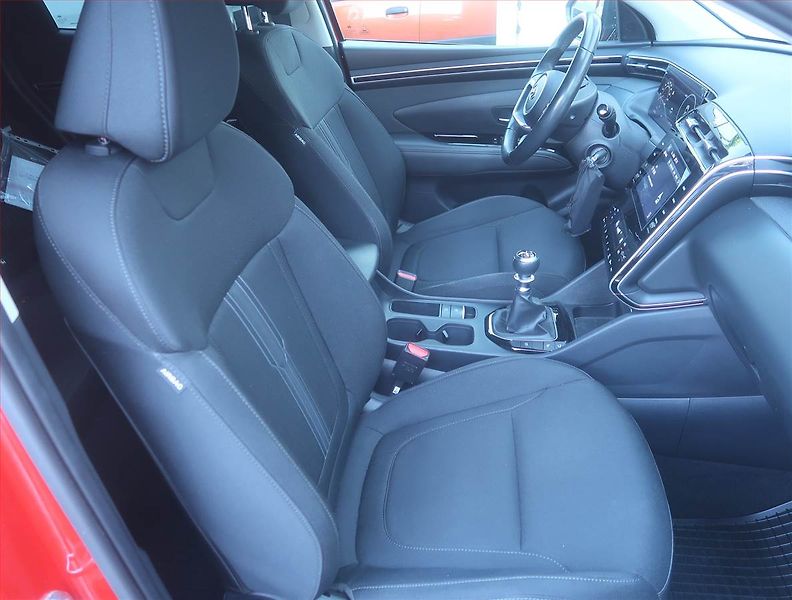Hyundai Tucson (2022) Family 1.6 T-GDI - fotka 9 z 15