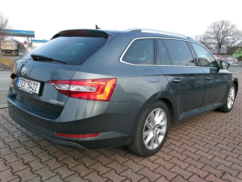 Škoda Superb 2.0 TDI NAVI AUTOKLIMA  - fotka 9 z 35