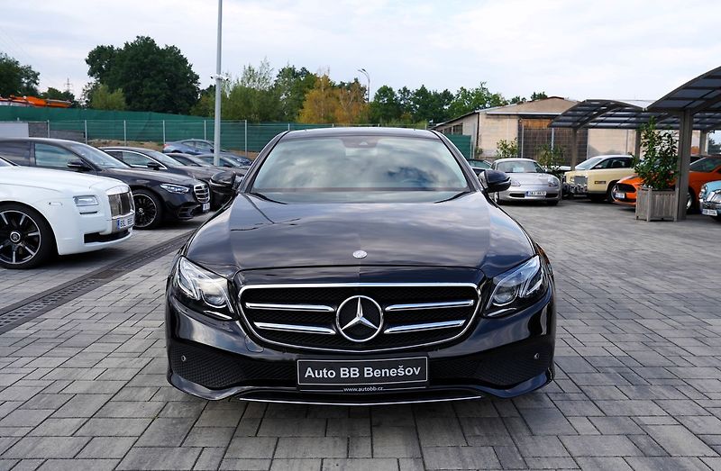 Mercedes-Benz Třídy E E 220d AMG/LED/AT9/kůže - fotka 1 z 46