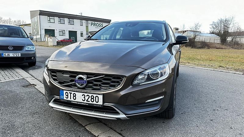Volvo V60 (2016) D4 CROSSCOUNTRY 140KW AUTOMAT - fotka 2 z 26