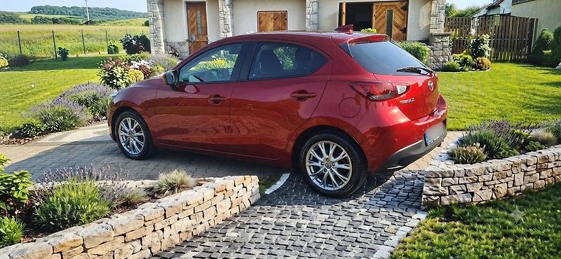 Mazda 2 1.5 66 KW výbava - fotka 8 z 16