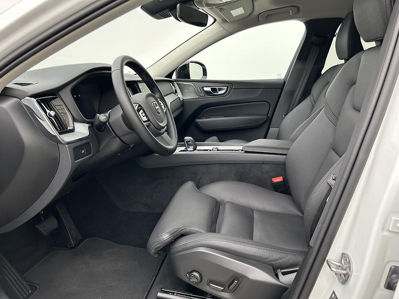 Volvo XC60 2.0  B4 4x4 PLUS  Black - fotka 10 z 30