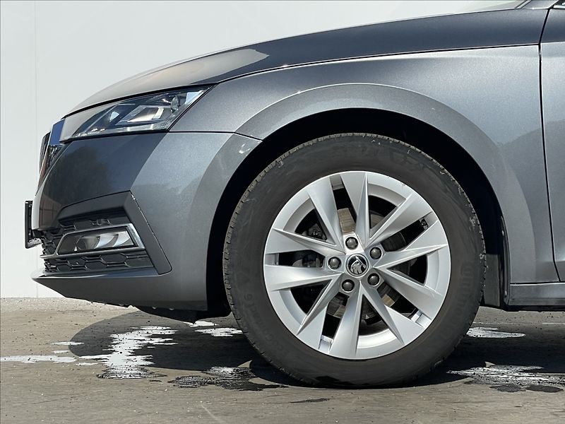 Škoda Octavia 2,0 TDI DSG Style Plus LED+ACC - fotka 20 z 24
