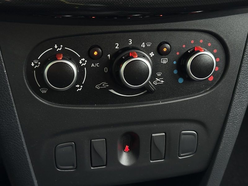 Dacia Logan 1.0SCe MCV KLIMA AC Bluetooth - fotka 18 z 31
